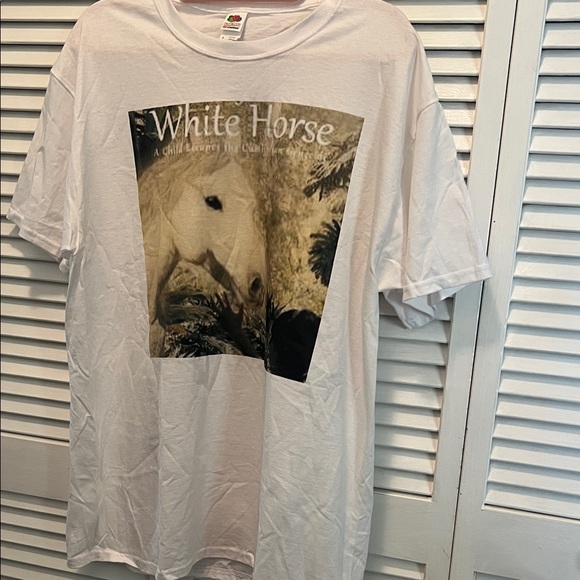 Fruit of the Loom Other - White Horse Graphic T-Shirt. Unisex ( L)
